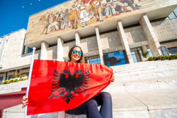 Espatriati albanesi in Italia: Perché viaggiare in Albania per l'assistenza dentale è una scelta intelligente